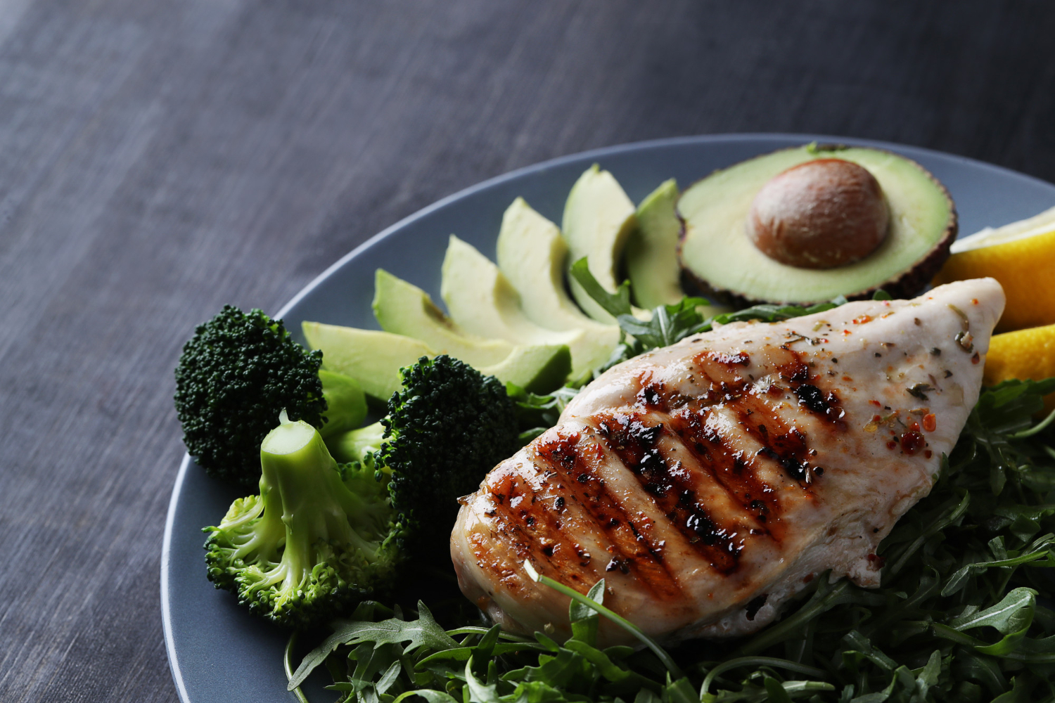 ensalada-de-pollo-con-palta