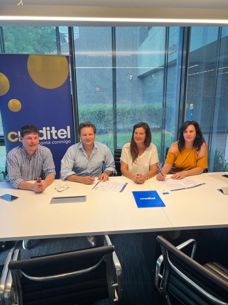 La Asociación de Residenciales de Adultos Mayores celebra la firma de un convenio con la empresa CREDITEL que genera beneficios directos sobre sus socios. Entre ellos un diez por ciento de descuento sobre las tazas.